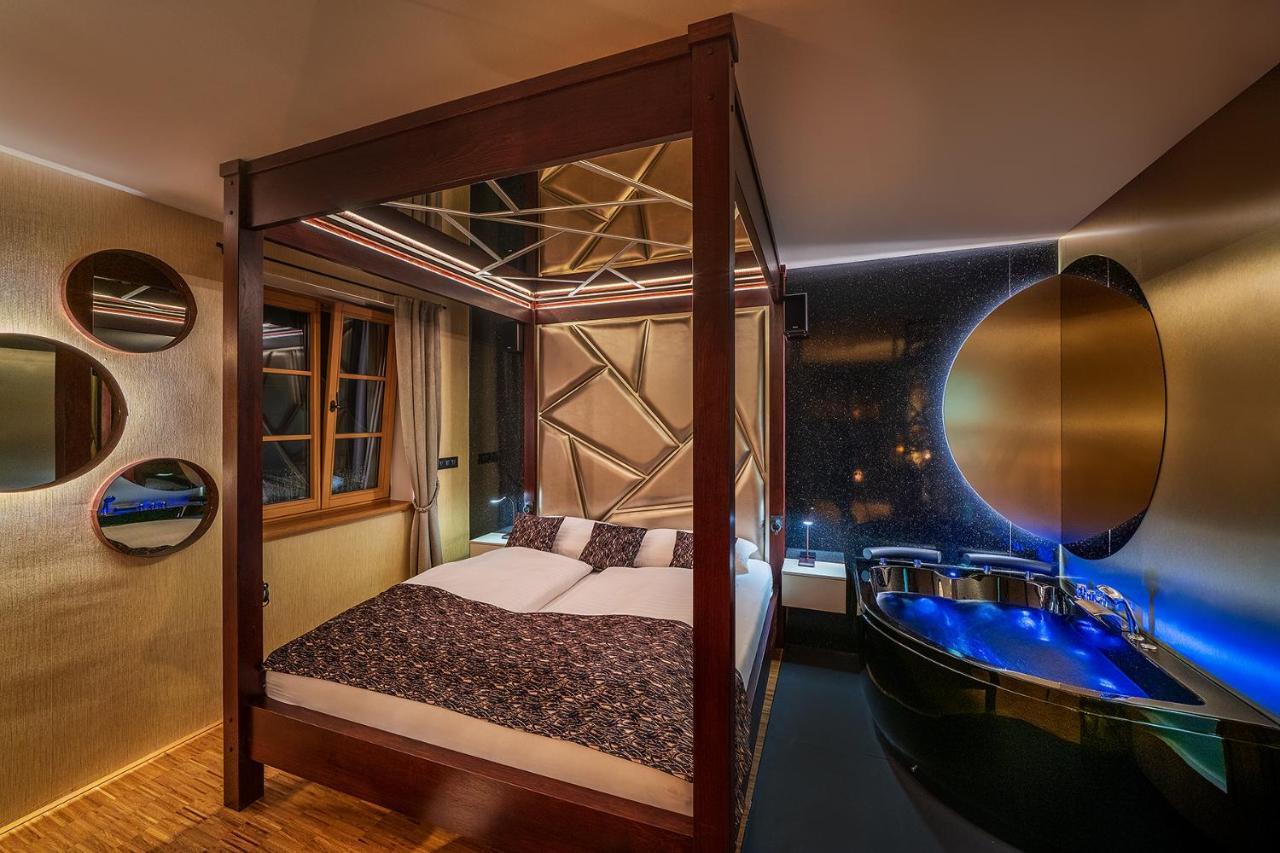 Hotel Bily Jednorozec Тршебонь Экстерьер фото