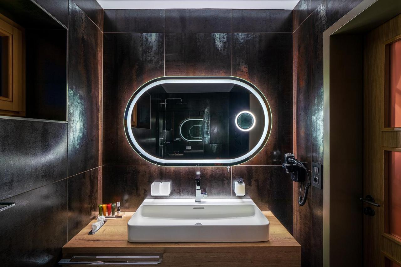 Hotel Bily Jednorozec Тршебонь Экстерьер фото