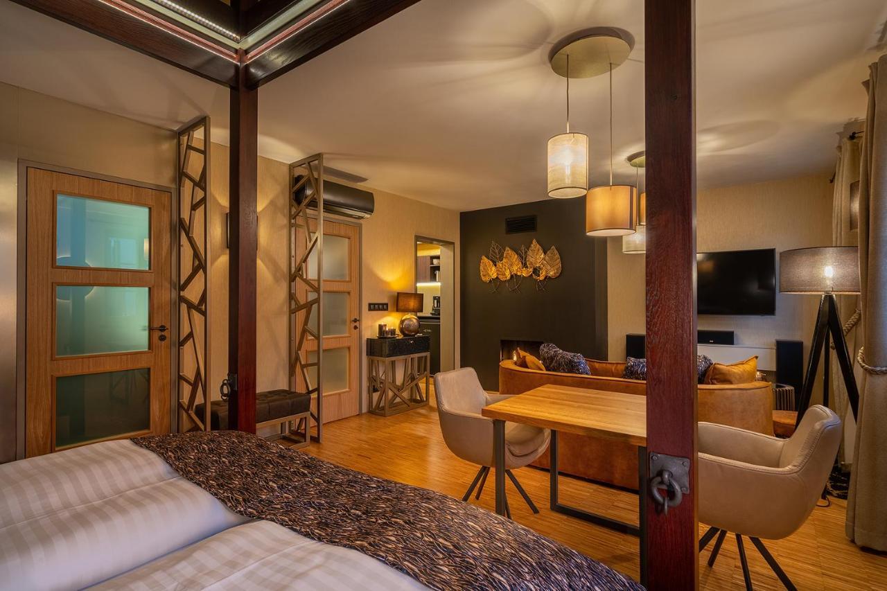 Hotel Bily Jednorozec Тршебонь Экстерьер фото