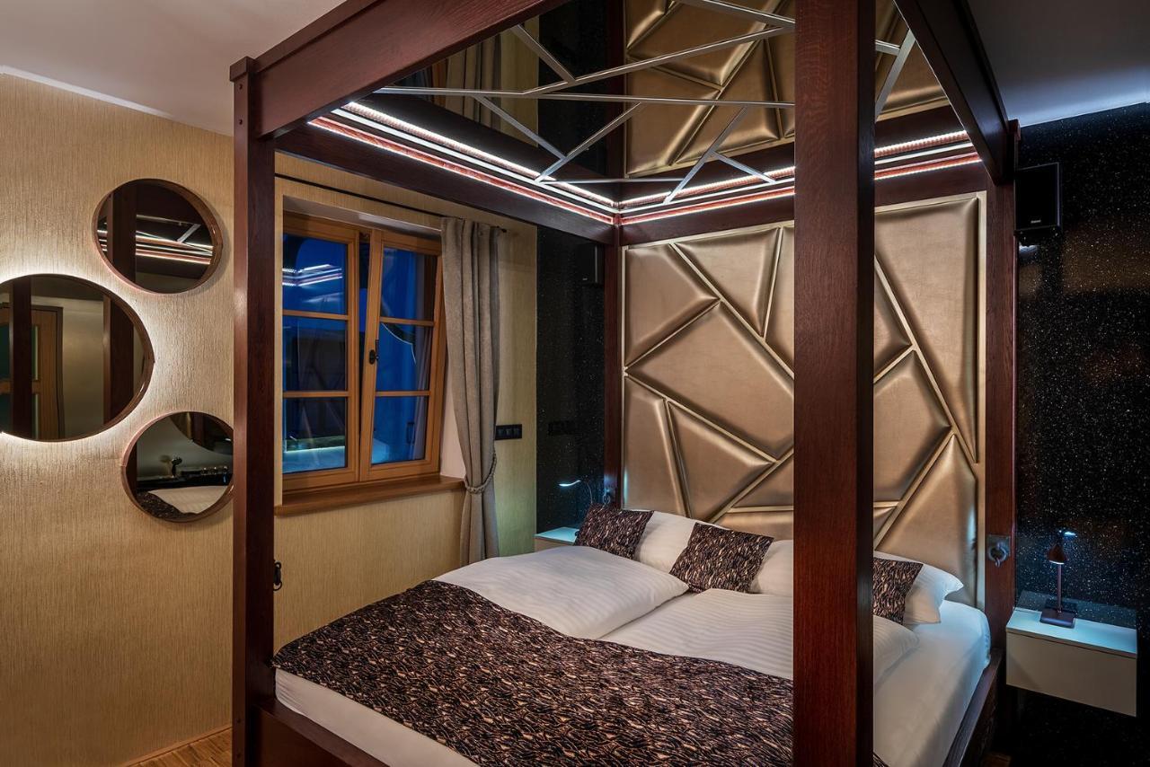 Hotel Bily Jednorozec Тршебонь Экстерьер фото