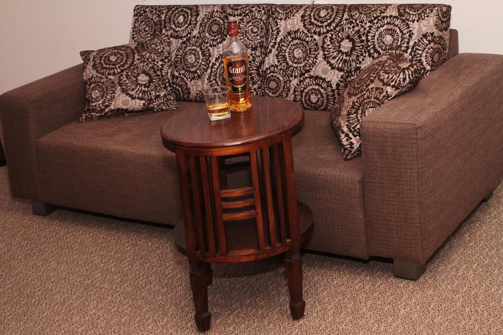 Hotel Bily Jednorozec Тршебонь Экстерьер фото