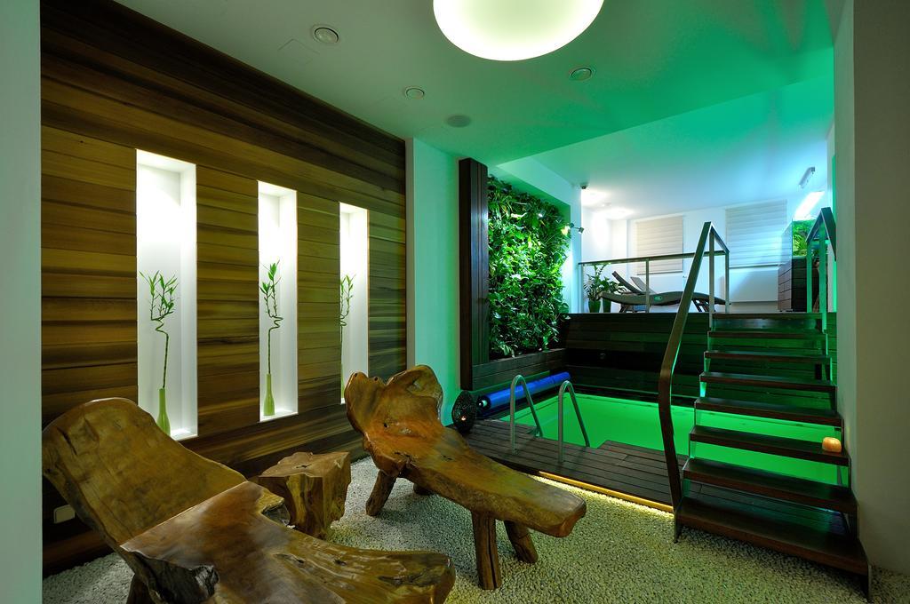 Hotel Bily Jednorozec Тршебонь Экстерьер фото